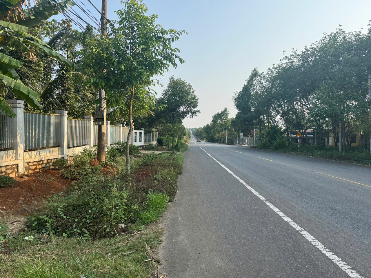 32 Mặt tiền Quốc lộ 56, 120m mặt tiền đường hông. Có sẳn 900m2 đất thổ cư, Diện tích 1,2 Hecta ( BR2XB-01)