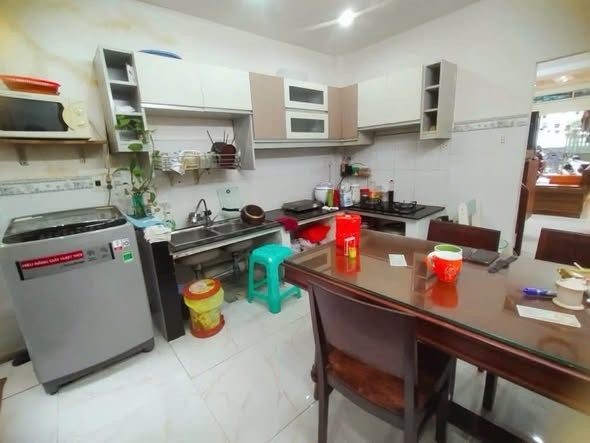 NHÀ QUẬN 4 - VỊ TRÍ KINH DOANH SẦM UẤT - ĐƯỜNG BÊ TÔNG CAO RÁO KHÔNG LO NGẬP NƯỚC - NHÀ ĐANG CÓ DÒNG TIỀN CHO THUÊ 10TR / 1 THÁNG
