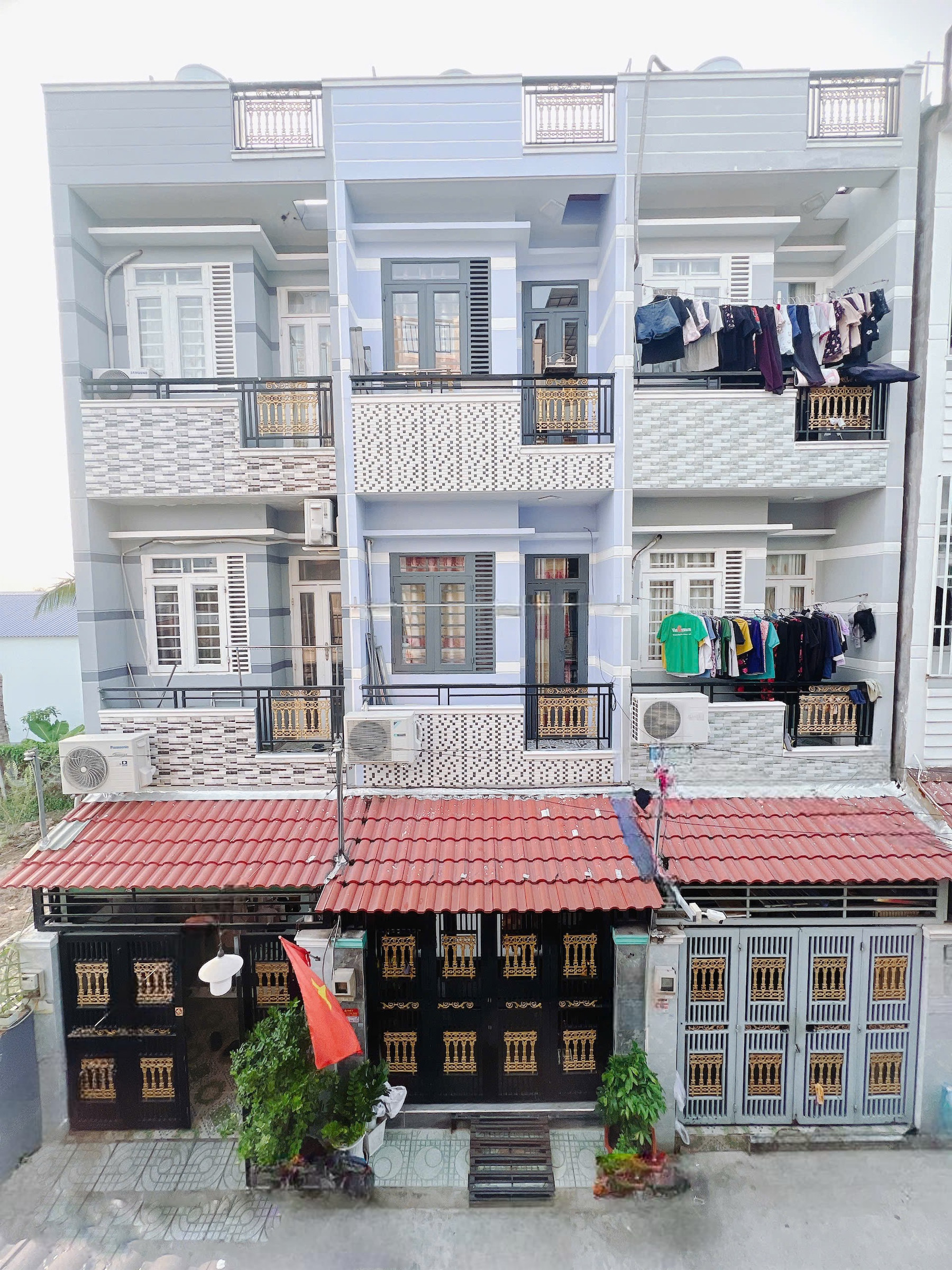 Chị Cúc gửi bán nhà 3 tầng 4pn sổ sẵn sang tên ngay 3 tỷ tl