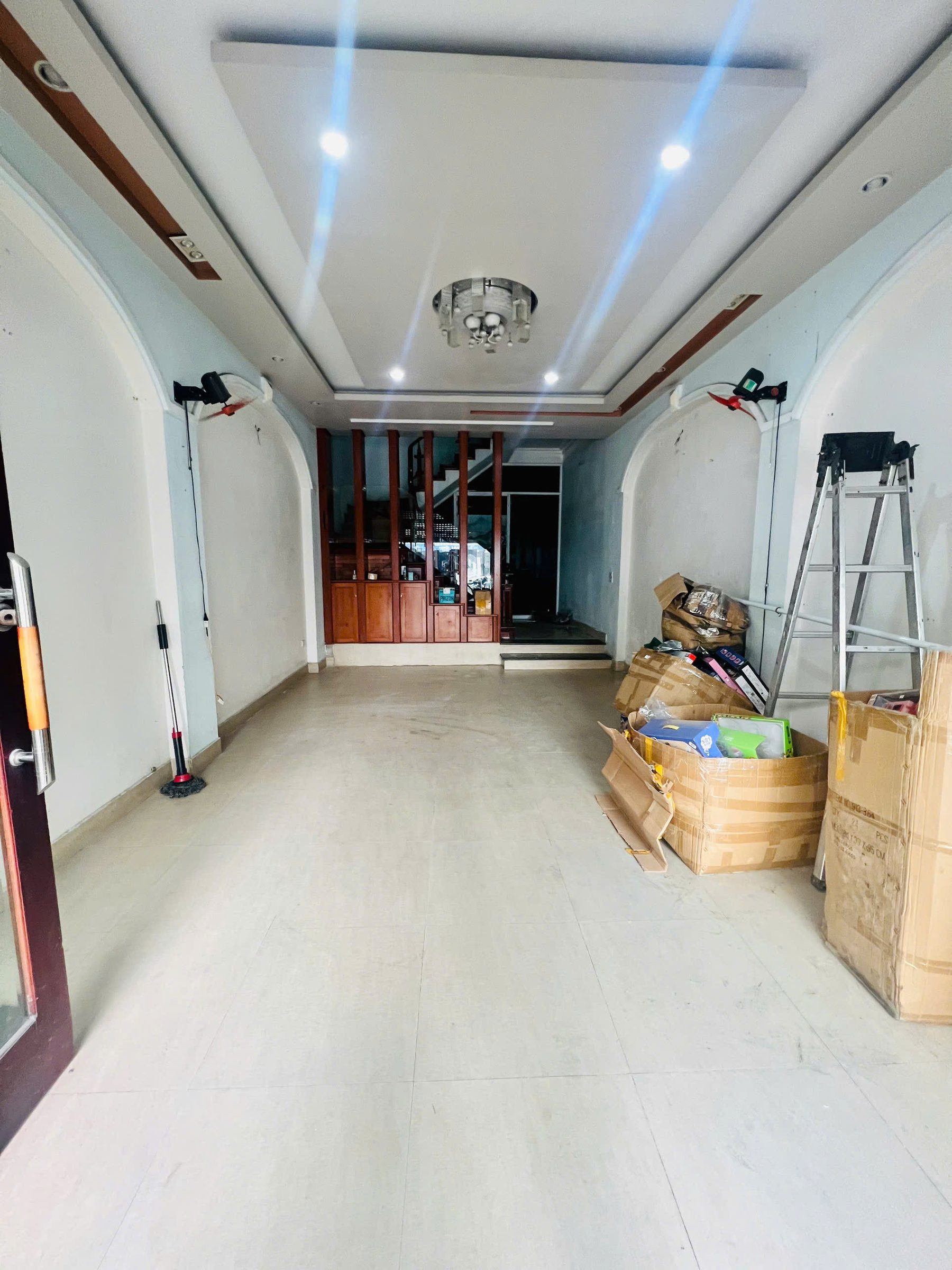 CHO THUÊ NHÀ MẶT ĐƯỜNG QUÁN NAM - LÊ CHÂN - HẢI PHÒNG KINH DOANH CỰC HỢP 