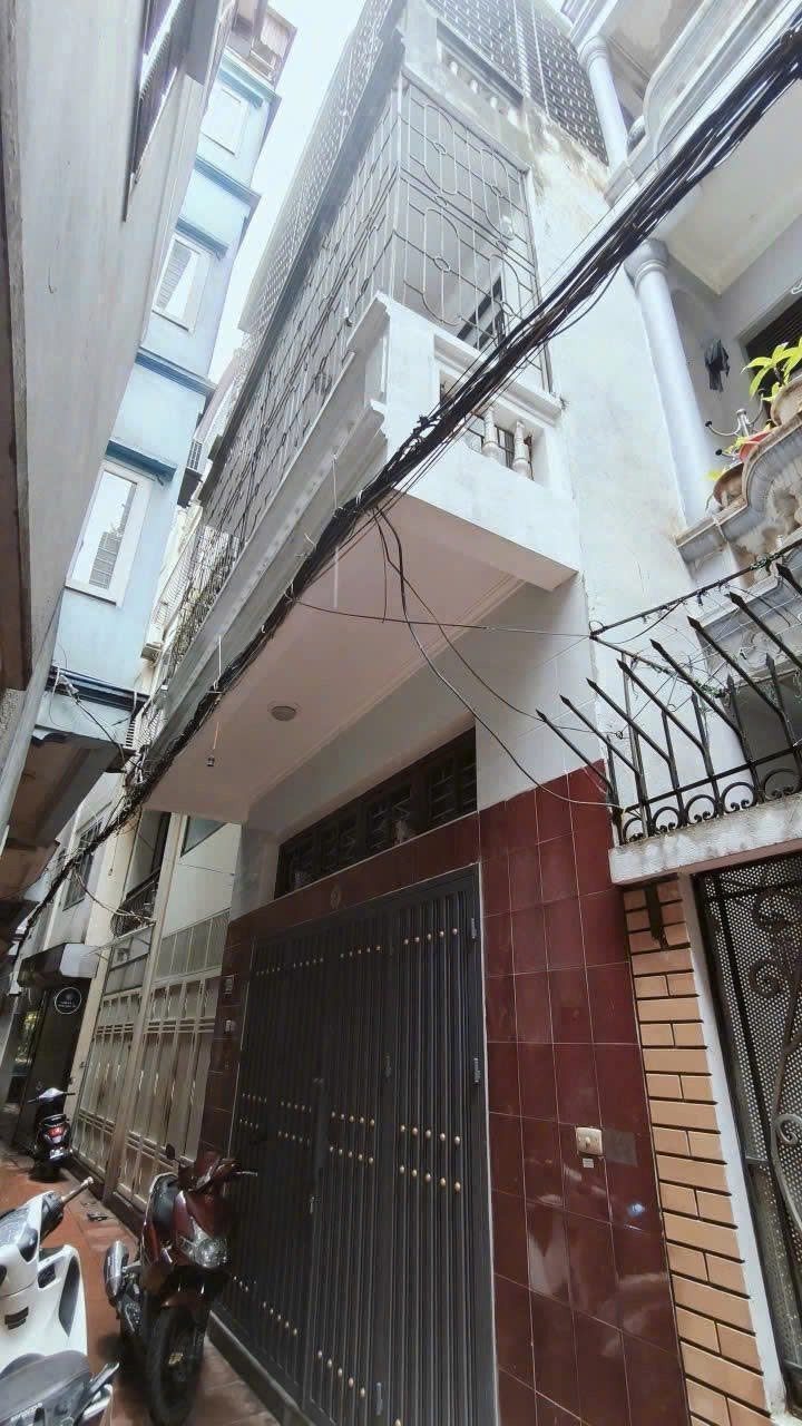 Cho thuê nhà ngõ Quan Nhân Thanh Xuân HN
• Diện tích ; 50m² × 3 tầng-14tr/1tháng