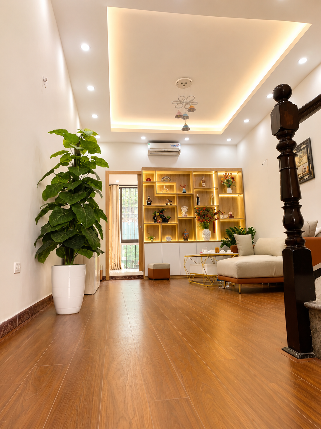4 TỶ HƠN – CẢ NHÀ 3 THẾ HỆ SỐNG GIỮA PHỐ TÔN ĐỨC THẮNG, CON TỰ ĐI HỌC CHỈ 50M