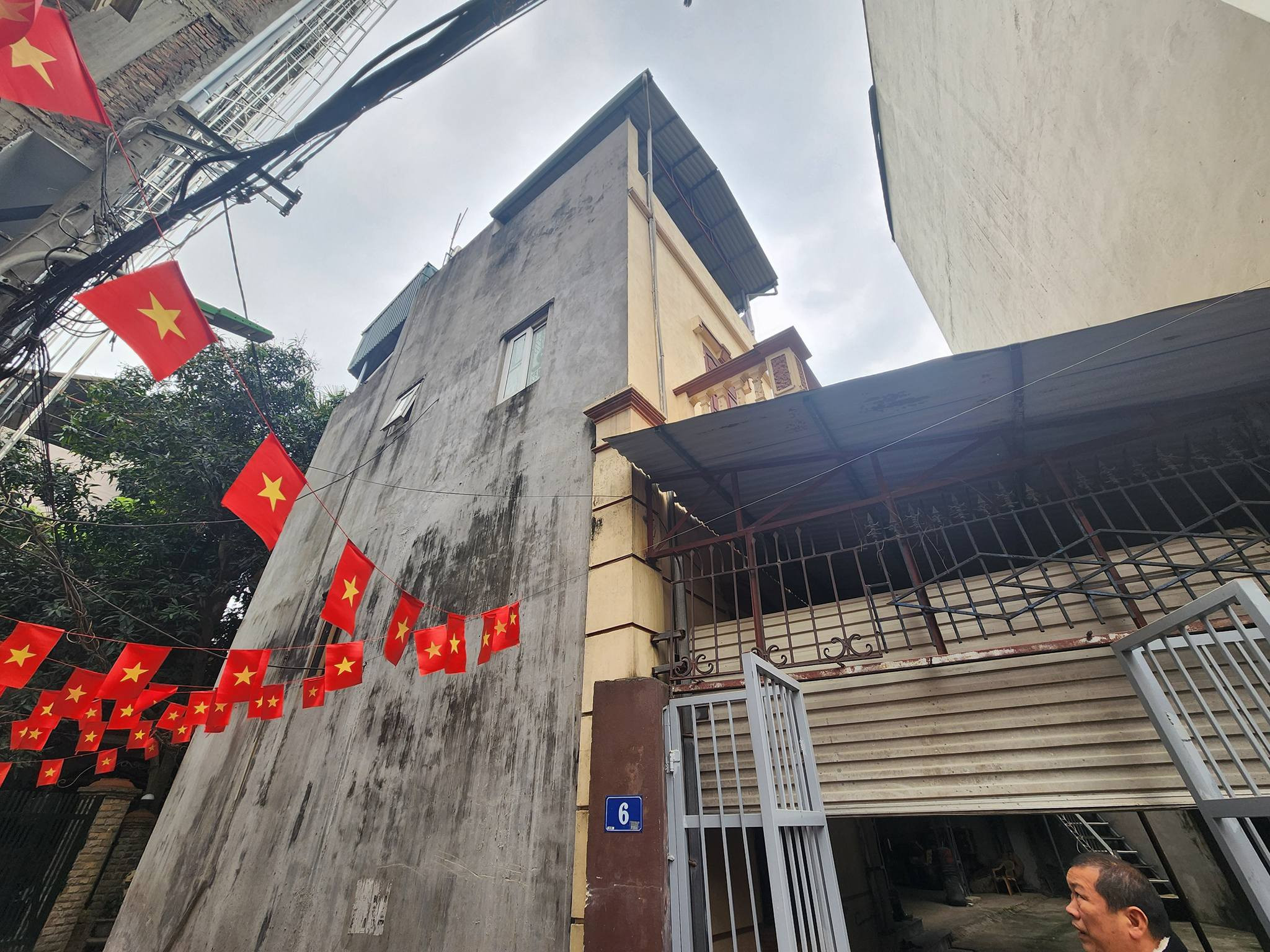 Quang tiến Nam Từ Liêm ! Bán đất tặng nhà 104m2- MT 6,2m - giá 150 triệu/m2