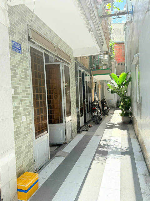 Bán nhà trong hẻm đường Quang Trung dt 28,8m2. Vị trí trung tâm, Giá 3,55t có TL
