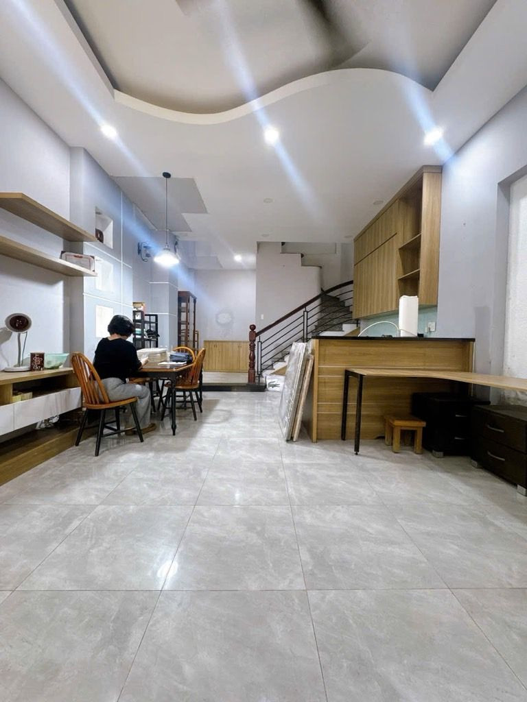 Bán nhà 4 tầng quang trung, gần siêu thị, chợ, vicom