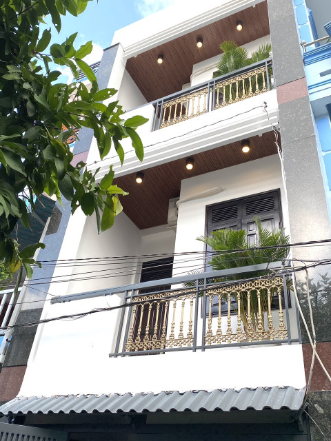 Bán nhà 3 tầng đẹp giá tốt. Hẻm 1358 đường Quang Trung