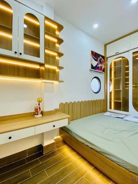 NHÀ ĐẸP – NGAY EMART 2 –  TẶNG FULL NỘI THẤT – XE HƠI ĐỖ CỬA – VỊ TRÍ VÀNG QUANG TRUNG – CHƯA TỚI 5 ĐỒNG
