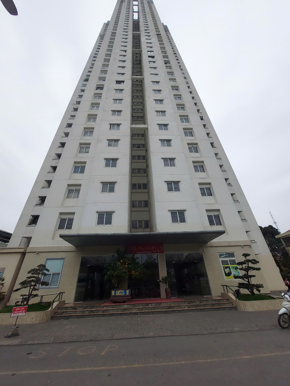BÁN SÀN THƯƠNG MẠI ĐƯỜNG QUANG TRUNG. 600M2 SỔ ĐỎ LÂU DÀI. GIÁ 50 TRIỆU/ 1M2