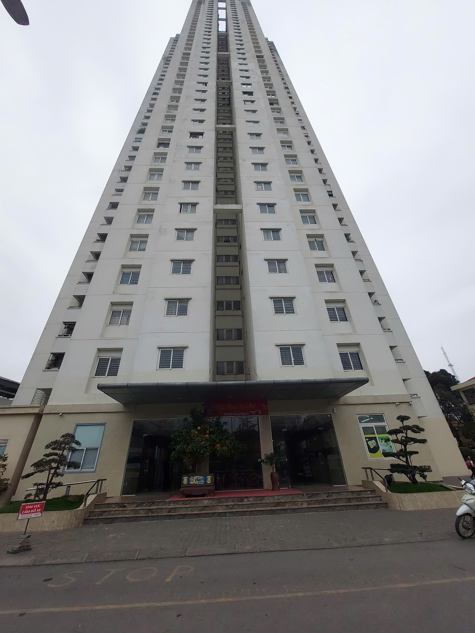 BÁN SÀN THƯƠNG MẠI TẦNG 1 TÒA NHÀ UNIMAX HÀ ĐÔNG. 600M2 - SỔ ĐỎ LÂU DÀI