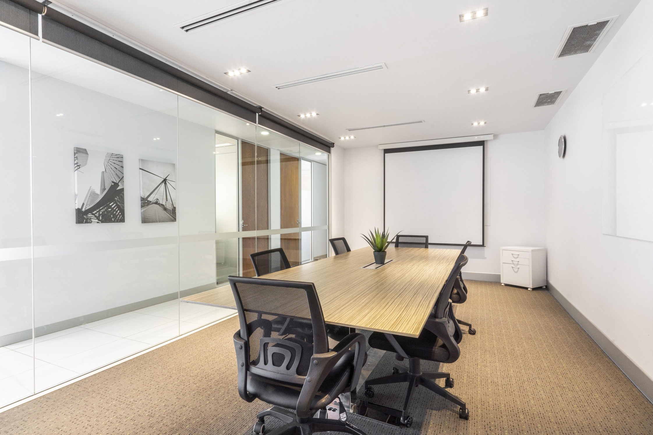 Không gian văn phòng mở cho 10+ người tại HQ Millennium Building