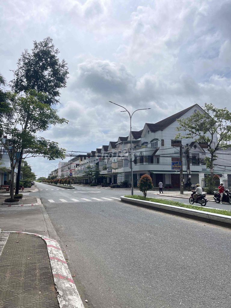 Bán đất nền KDC Minh Châu, QL 1A , giá cực chất 10.6 triệu/m2,100m