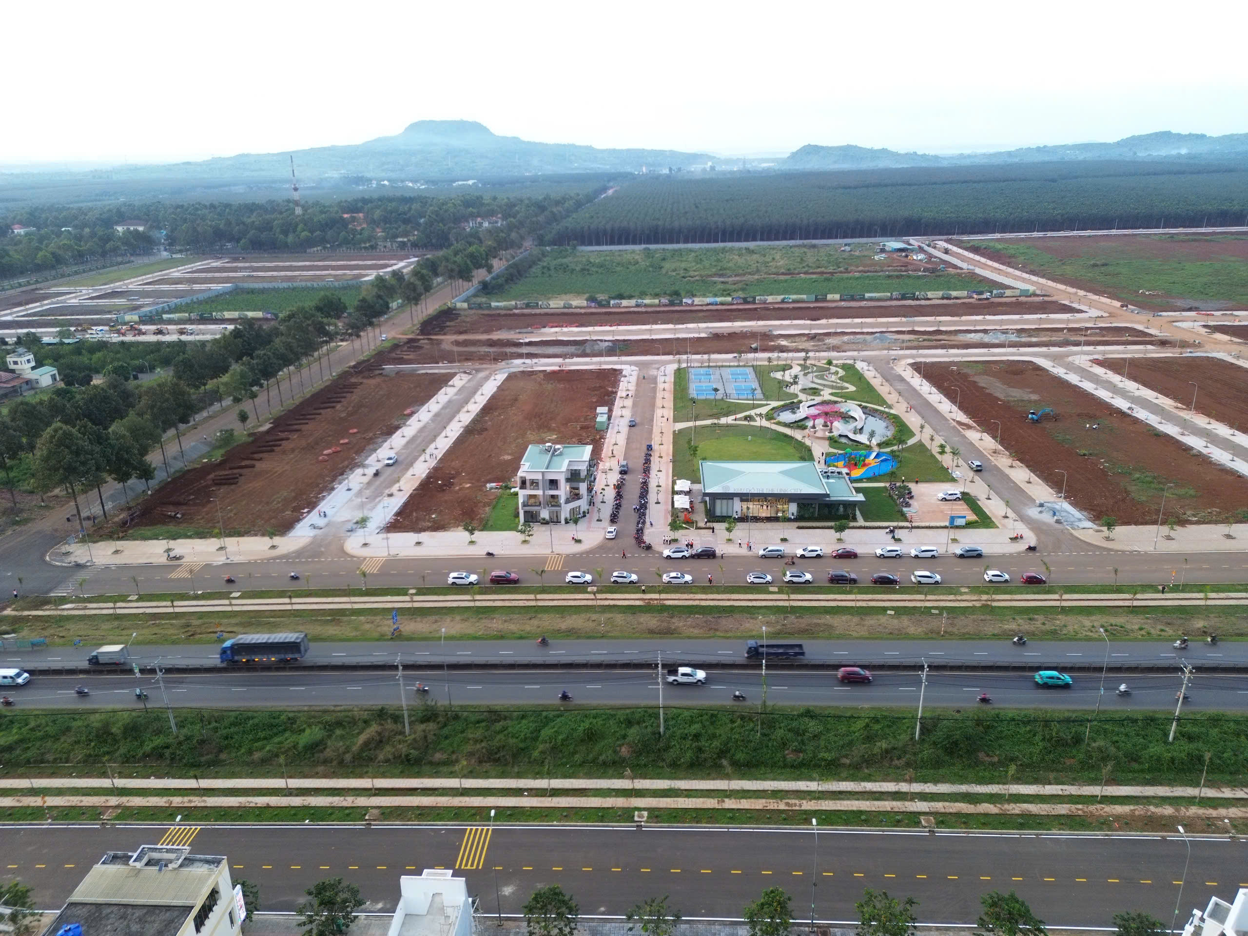 Đất nền biệt thự giá 16tr/m2 tại ngã tư Dầu Giây 2 mặt tiền đường Quốc lộ 1A và QL 20