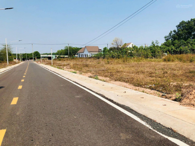 Bán gấp lô đất vị trí đẹp diện tích lớn 1900m2/ Giá 650triệu, ngay MTĐ Quốc Lộ 13, Minh Hưng, Chơn Thành, sổ riêng.