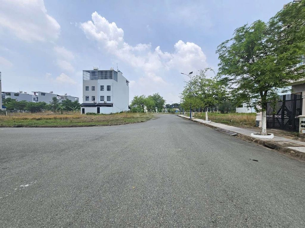 BÁN GẤP 2MT (35X35=1225M2) TC SHR BƯỚC BỘ TỚI CHỢ, TRƯỜNG KCN, TT TIỆN ÍCH CỔNG VÀO KDC 270TR/SỔ