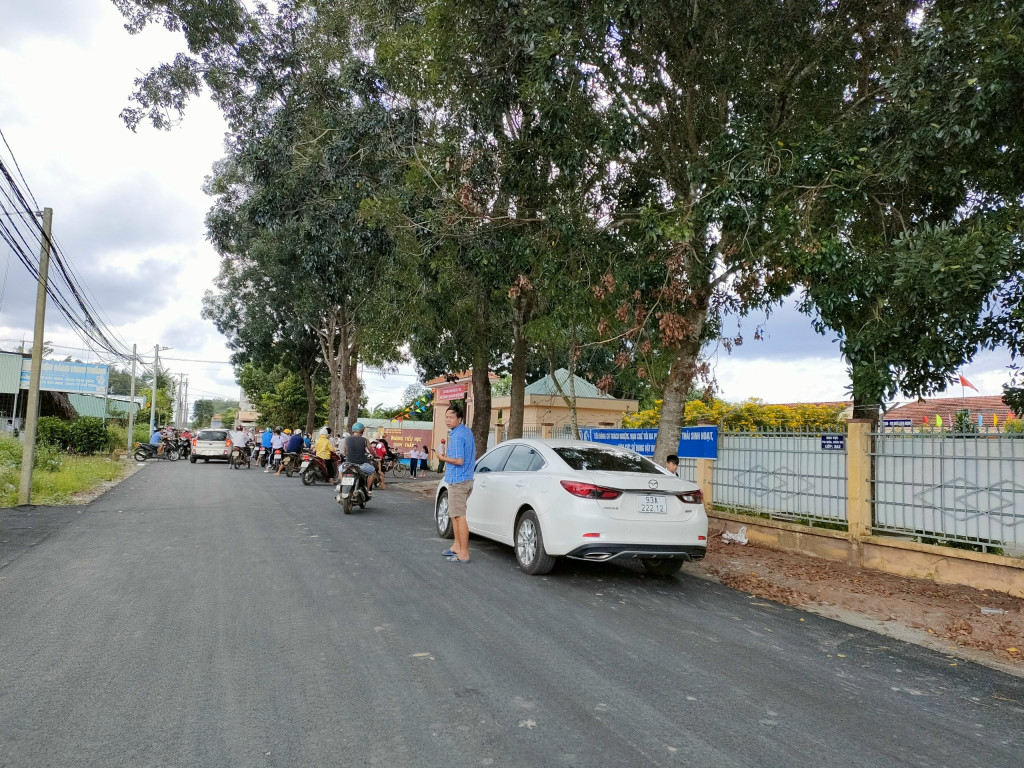 BÁN 3.000M2 180TR GỌI 093.888.9035 NGAY CHỢ SÁT KCN DÂN CƯ ĐÔNG DƯỜNG 18M