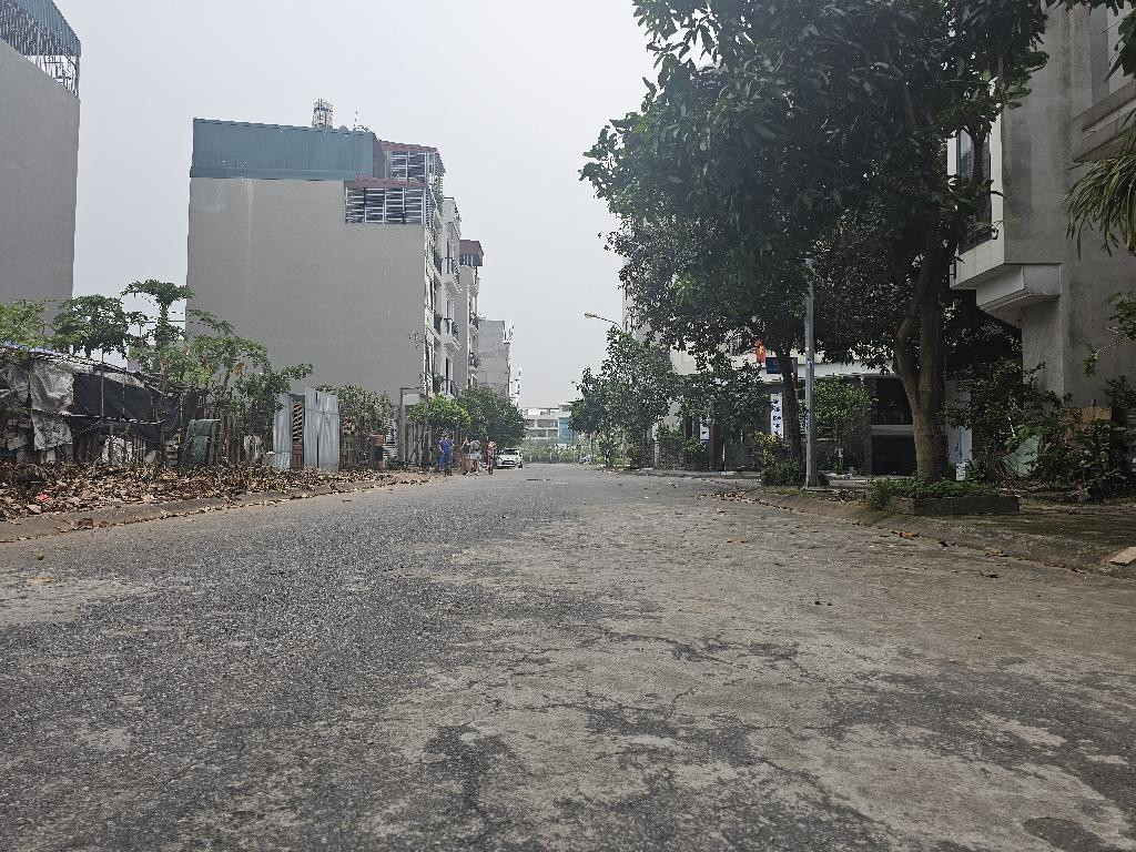 CÁC ANH CHỊ EM ĐÓN SÓNG ĐẦU TƯ NĂM 2025. VỚI SỐ VỐN TỪ 1 TỶ ĐẾN NHIỀU TỶ, SỞ HỮU NGAY NHỮNG MẢNH ĐẤT TIỀM NĂNG TĂNG GIÁ MẠNH.