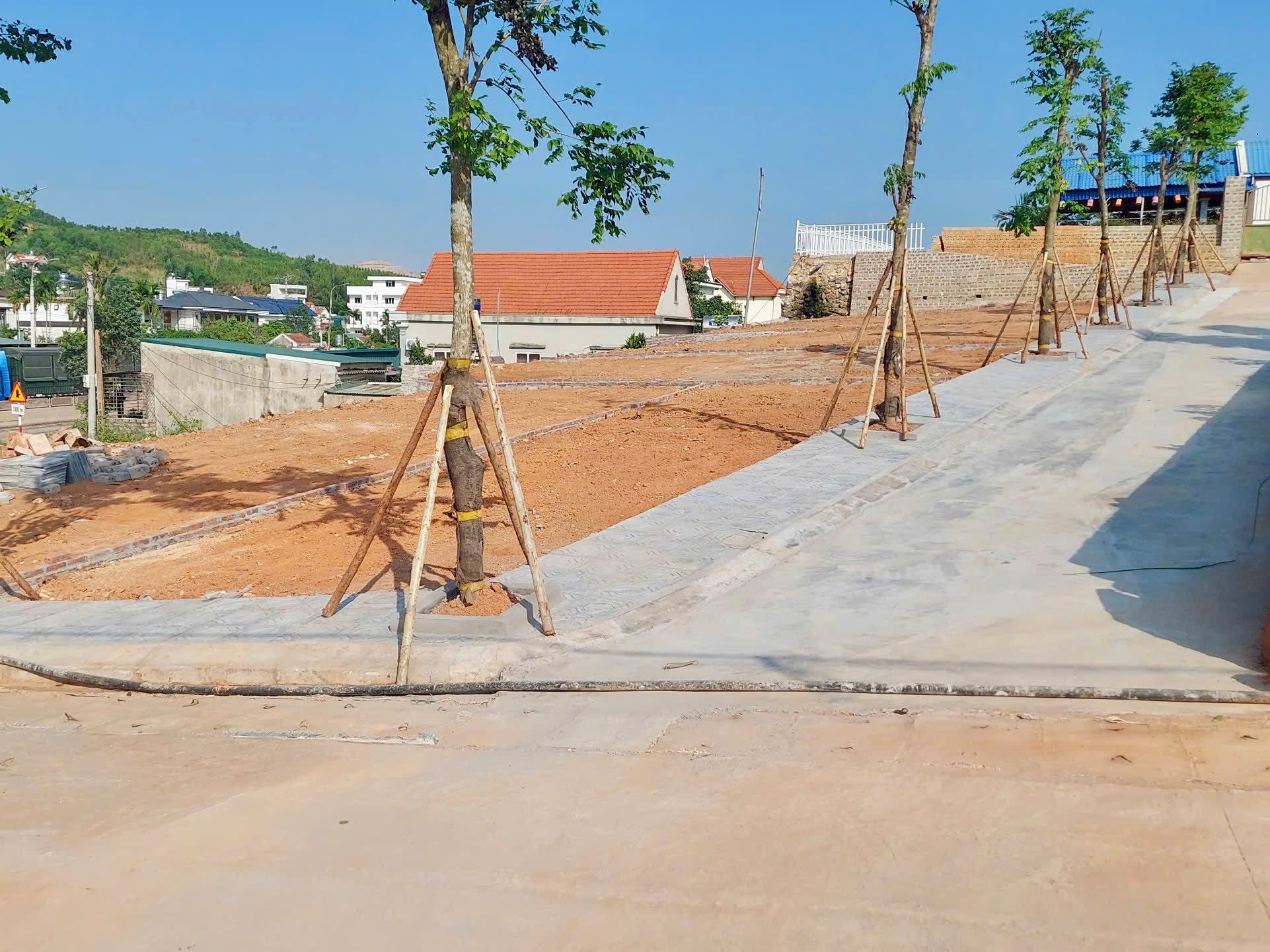 CHỈ TỪ 2,6 TỶ SỞ HỮU ĐẤT FULL THỔ CƯ MẶT TIỀN QL18 SÁT VÁCH VIN HẠ LONG XANH