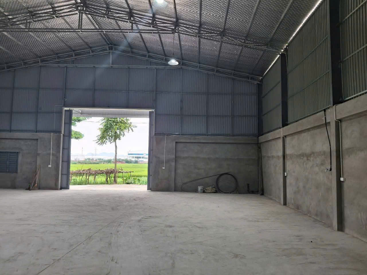 CHÍNH CHỦ: MỜI THUÊ NHÀ XƯỞNG 300m 
* Vị trí: ven kcn Quế Võ 3