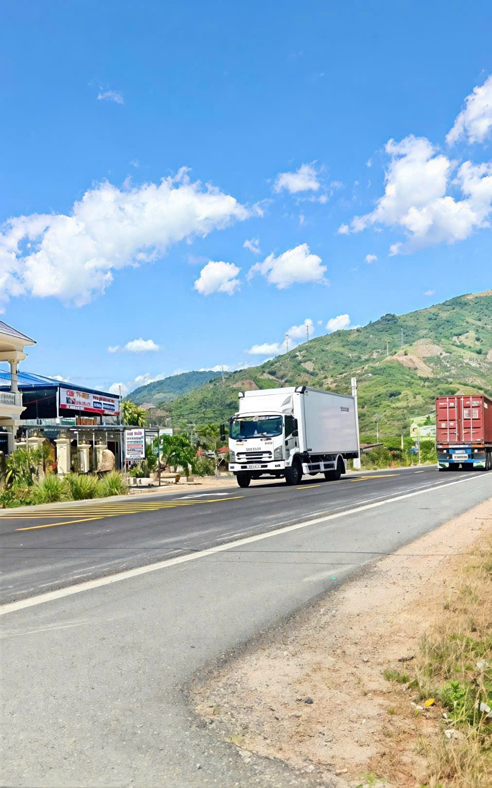 Đất cạnh QL1A, cạnh vuông nuôi tôm, sau lưng giáp Suối, phù hợp đầu tư lâu dài
