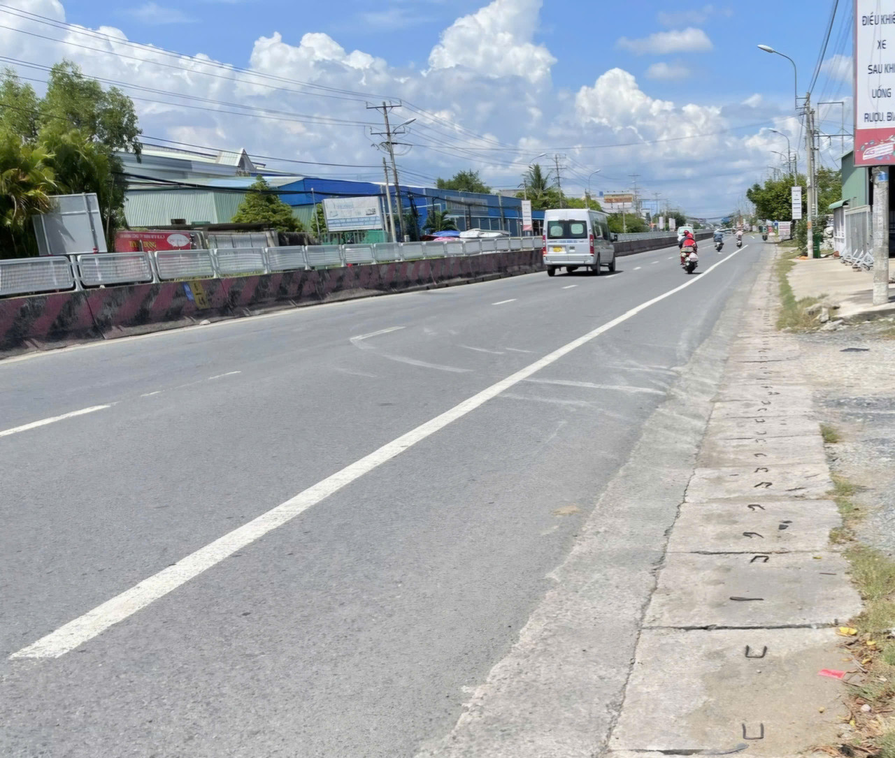 Bán biệt thự nhà vườn mặt tiền Quốc Lộ 1A, Bến Lức, giá ngộp hạ 30 tỷ