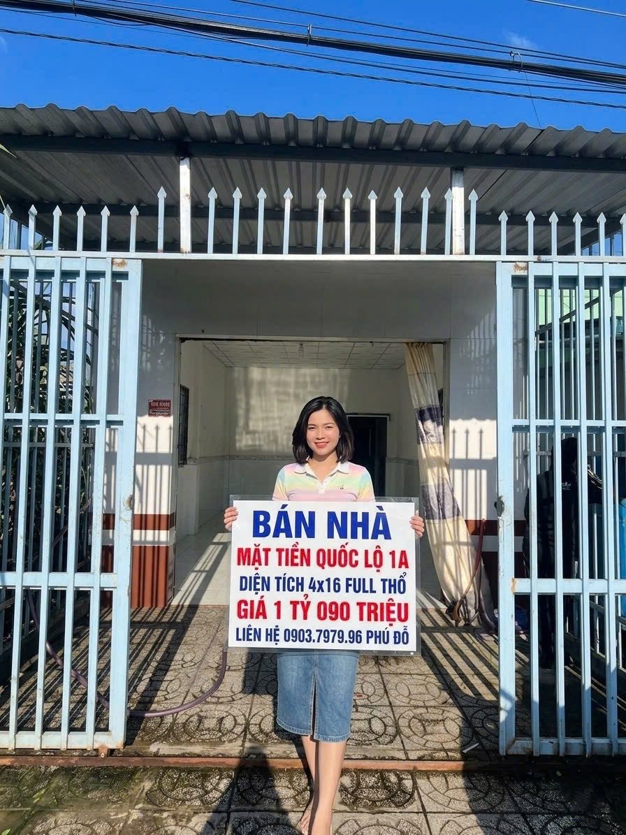 🏡 Bán nhà mặt tiền Quốc Lộ 1A – giá 1 tỷ 090 triệu

📍 Trường Khánh 2, Long Thạnh, Phụng Hiệp
(nay thuộc Thạnh Hòa, TP Cần Thơ)
cách trung tâm thành phố Cần Thơ 15km
* Mặt tiền QL1A thuận tiện mua bán, kinh doanh
* Cách cao tốc CT01 khoảng 500m
* Gầ