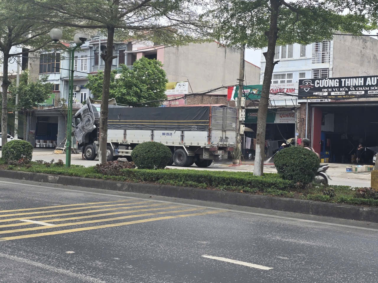 Bán nhà 4 tầng mặt quốc lộ 1A thị trấn lim. Kinh doanh tốt. Cạnh sun bắc ninh. Diện tích 79m mặt tiền 4.1m hướng đông nam. Xã tiên du tỉnh bắc ninh