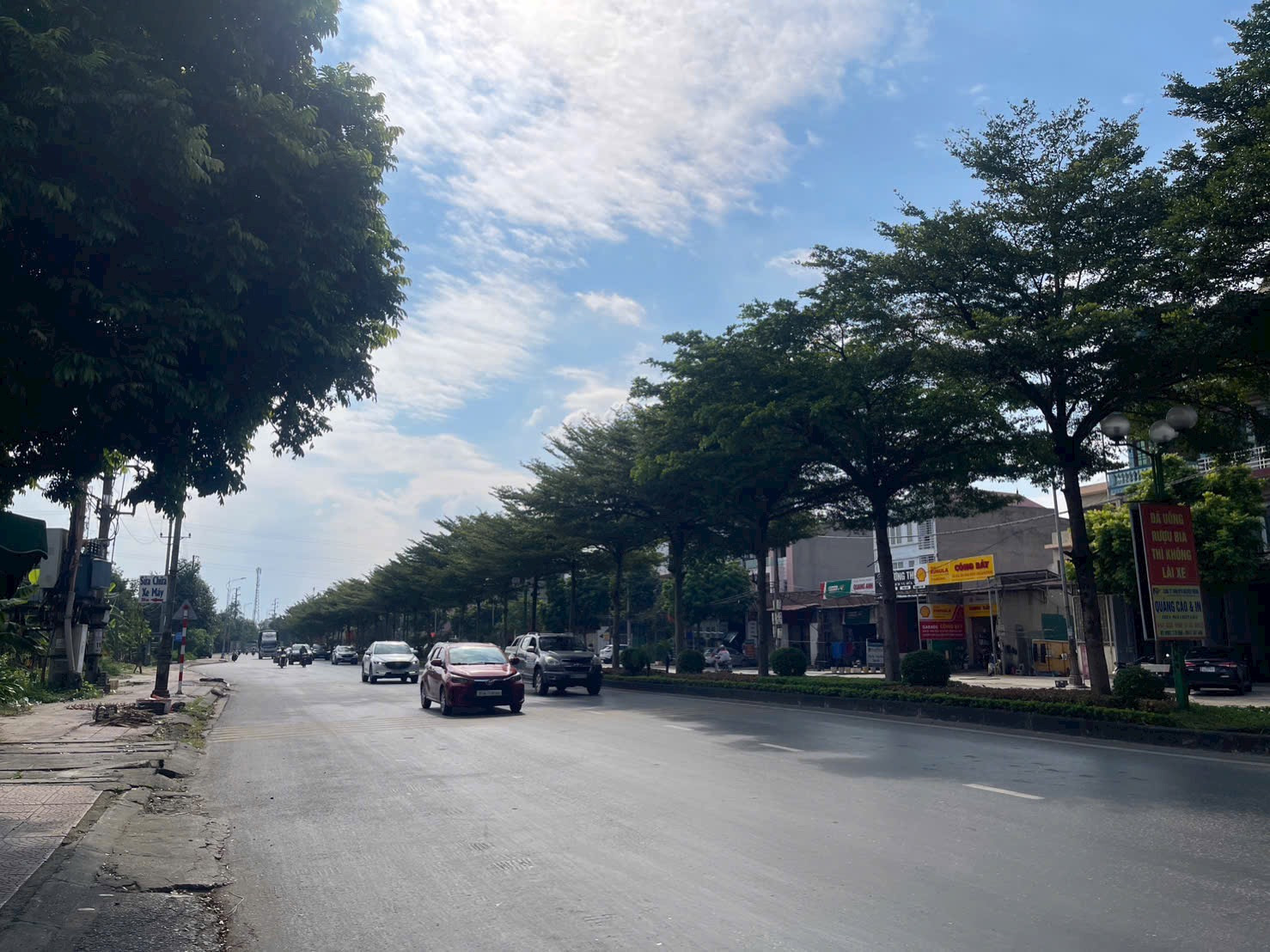 Bán đất lô góc thị trấn lim. Diện tích 77m mặt tiền 4m hướng đông nam & tây nam. Cạnh sun bắc ninh và các trường đaị học top 1 như đại học y, đại học dược, đại học bách khoa. Mặt đường quốc lộ 1A. Xã tiên du tỉnh bắc ninh
