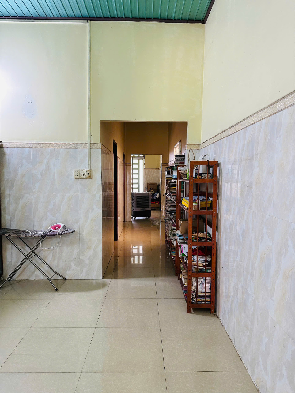 NGỘP TIỀN VAY ,BÁN GẤP NHÀ MẶT TIỀN KINH DOANH QL22 - CÓ DÒNG TIỀN 120TR/NĂM