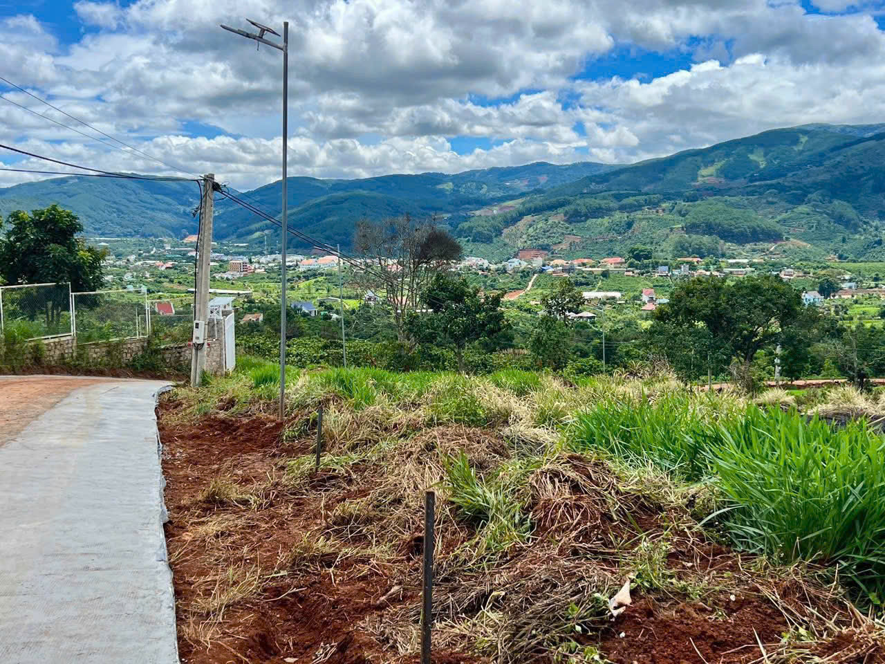 ĐẤT ĐẸP - GIÁ TỐT - Vị Trí Đắc Địa Tại Thôn 2 Mê Linh, Lâm Hà, Lâm Đồng