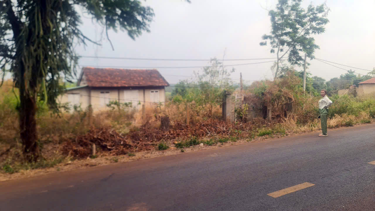 40m Măt tiền Quốc lộ 29, Hơn 4 SÀO đất 3 MẶT TIỀN có thổ cư - Huyện Cư MGar - Đăk Lăk, giá chỉ 4.8 tỷ