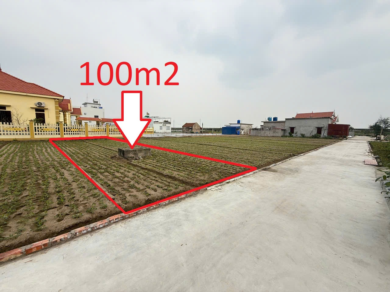 HOT!! CẦN TIỀN BÁN GẤP : Mảnh đất gần bãi tắm - 100m2 - chỉ 2.1 tỷ