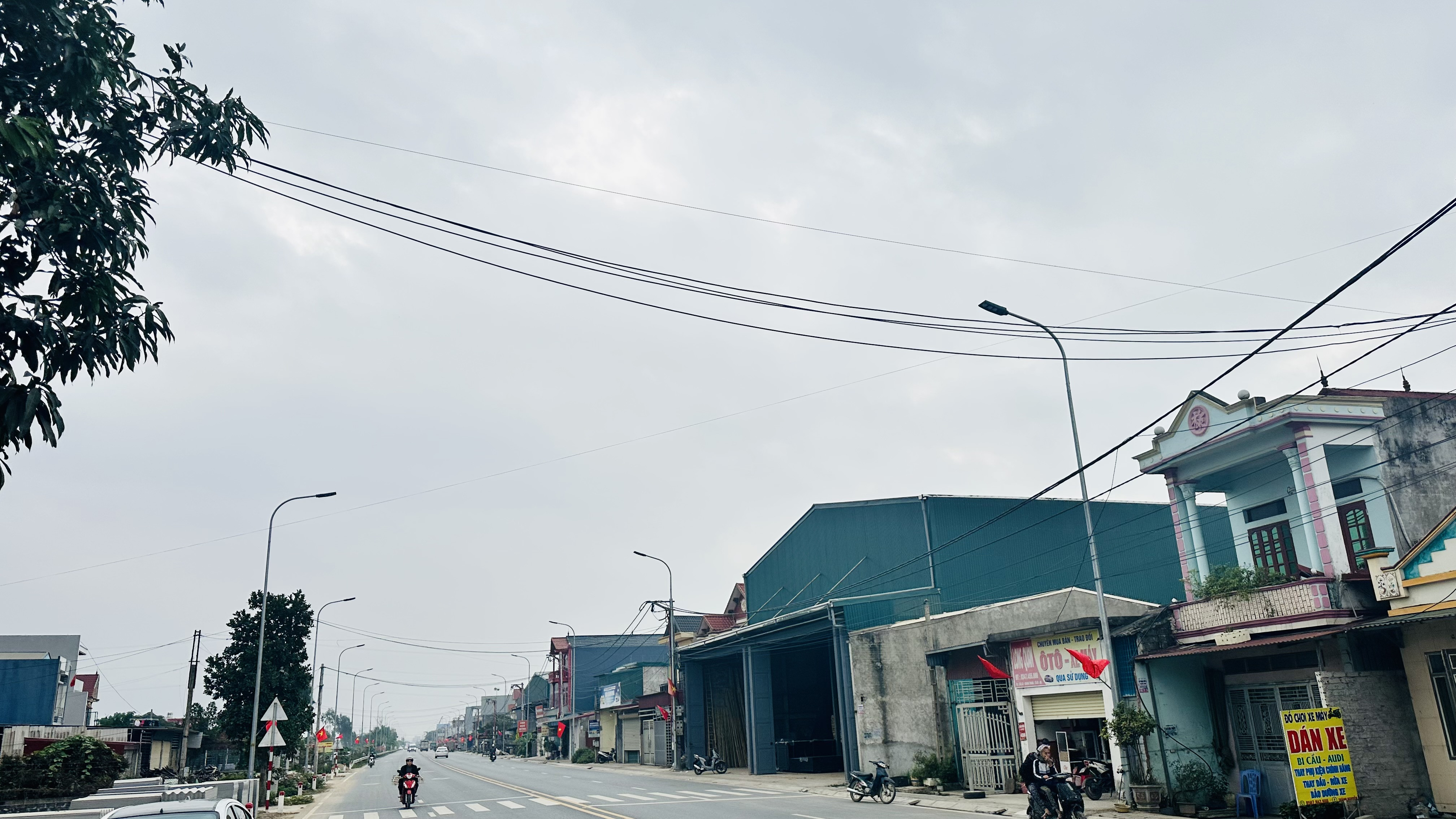 NHÀ 3 TẦNG MẶT QL 391 – CHÂN CẦU XE, KD NGÀY ĐÊM 🔥