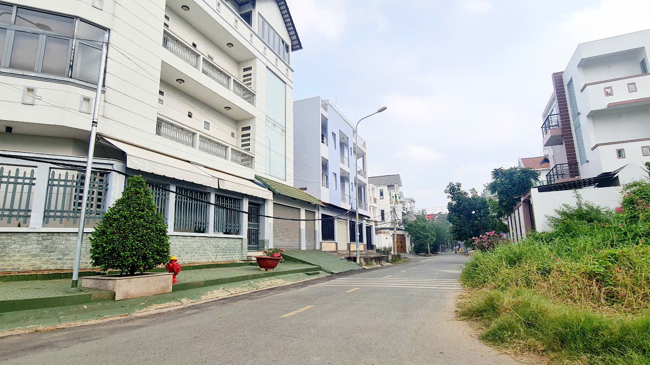 BÁN NHÀ 3 TẦNG 108.6 M2  5*21M , MẶT TIỀN ĐƯỜNG KDC, ĐƯỜNG RỘNG 10M, NHỈNH 7 TỶ _ NHÀ GẦN CÔNG VIÊN, ĐẦY ĐỦ TIỆN NGHI