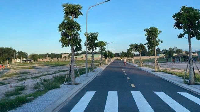 Kí gửi 130m2 thổ cư_1tỷ750. Mặt tiền Phùng Hưng_Sổ sẵn_Hạ tầng đủ_2 mặt tiền_Gần trung tâm kinh doanh. Cho thuê mặt bằng được_Ở được.