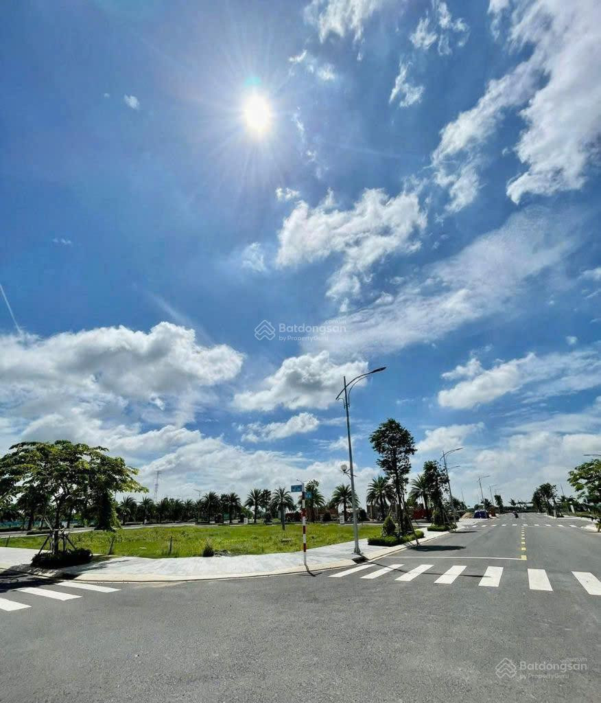 Lô đất ngay cổng sân bay Long Thành-120m2 sổ sẵn-chỉ  sang tên công chứng trong ngày bao thuế