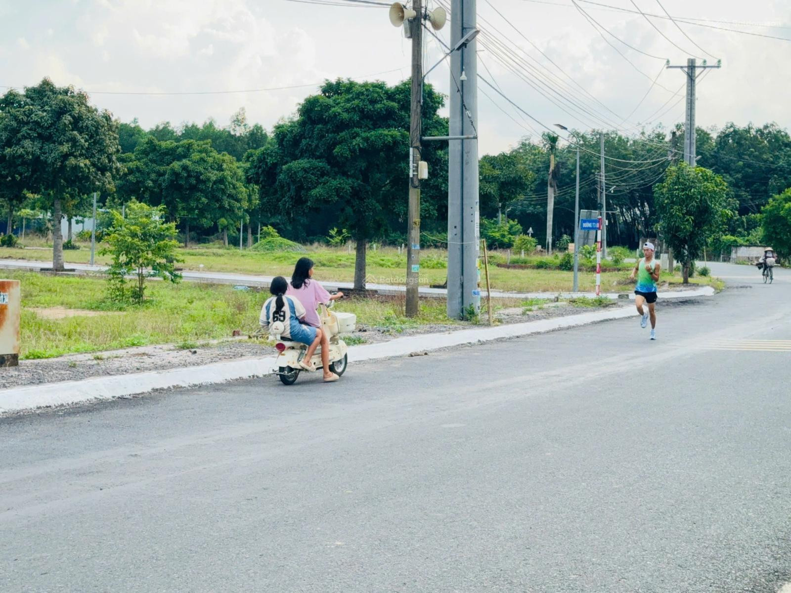 Chính chủ bán lỗ 300tr lô đất mặt tiền QL51-Sân Bay Long Thành 4km-sổ sẵn công chứng 1ty+Bank 70%