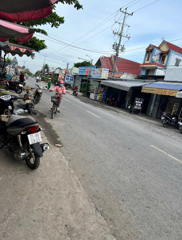 Đất 1700m có 300m thổ.Mặt tiền đường QL57B xã Tân Phú-Châu Thành-Btre