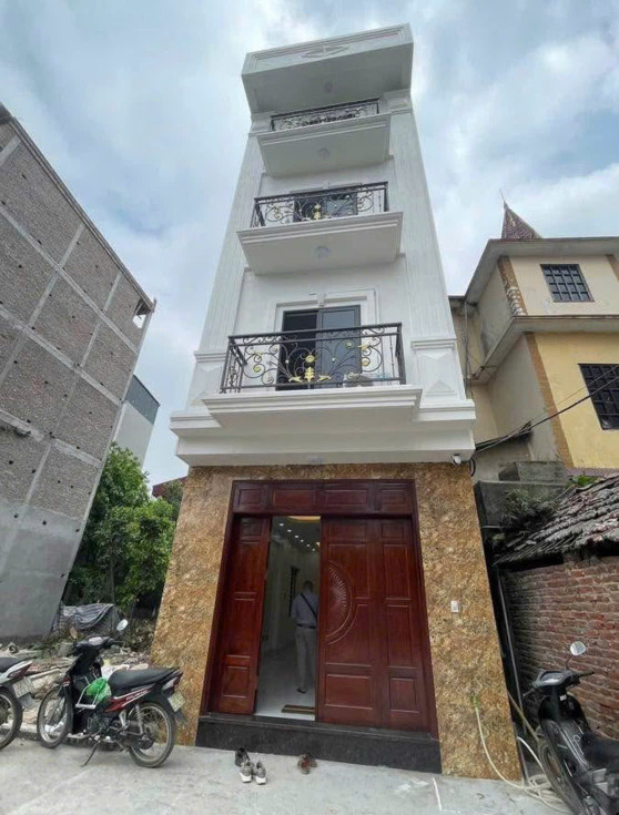 🏡🏡 CHẤT! Nhà View Sầm Uất, Oto Cạnh Cửa tại Phụng Châu. Giá 2.75 tỷ