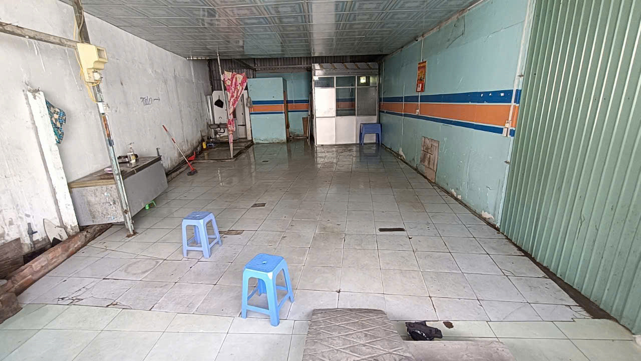 nhà 5,5 mặt tiền hẻm gần chợ Bà Bộ cách 1 căn mặt tiền thuận lợi cho việc kinh doanh