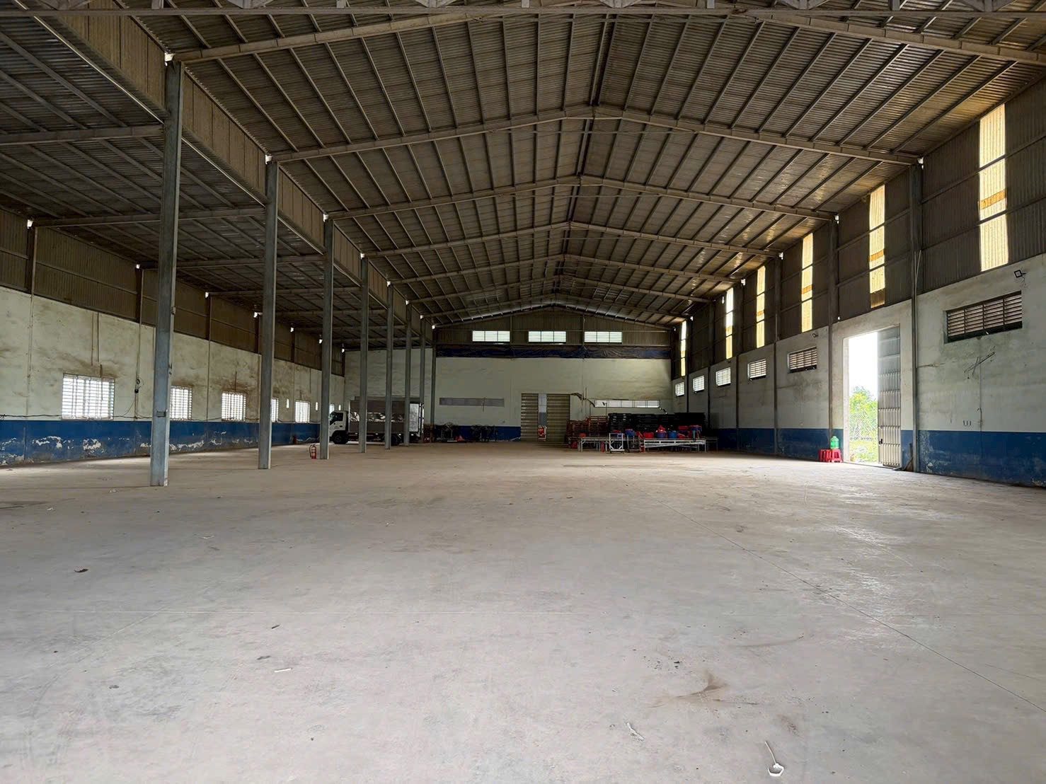 Kho 2450m2 mặt tiền Quốc Lộ 91B