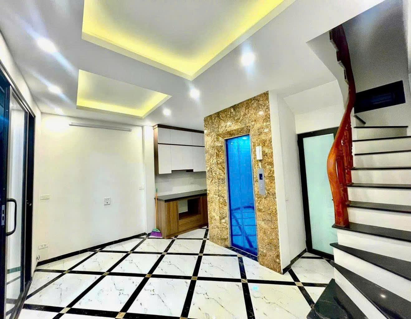 NHÀ ĐẸP - GIÁ TỐT - CẦN BÁN NHÀ CĂN GÓC THOÁNG TẠI Quỳnh Lôi - Hai Bà Trưng - Hà Nội