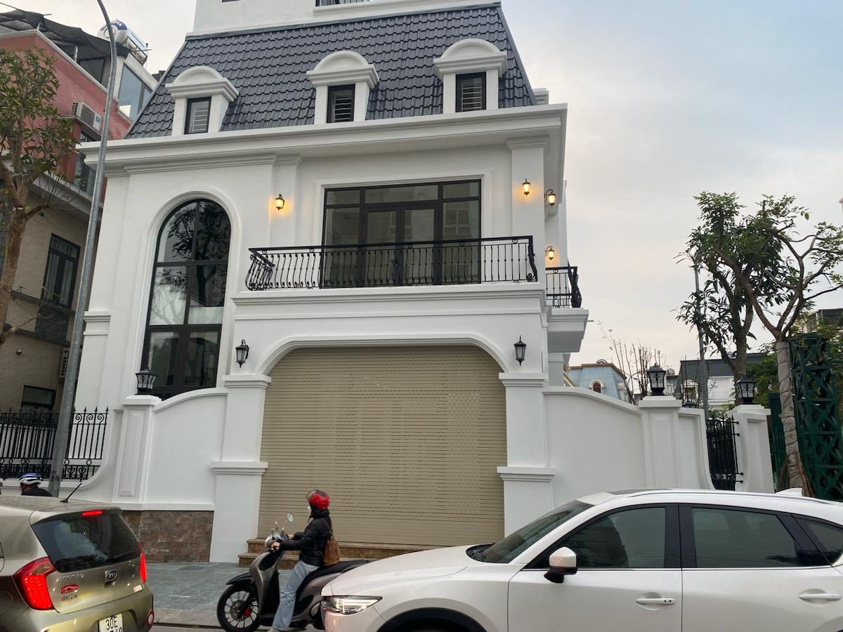 BÁN BIỆT THỰ MẶT PHỐ SA ĐÔI. 210M2 - 4 TẦNG. MT 15M, THANG MÁY.