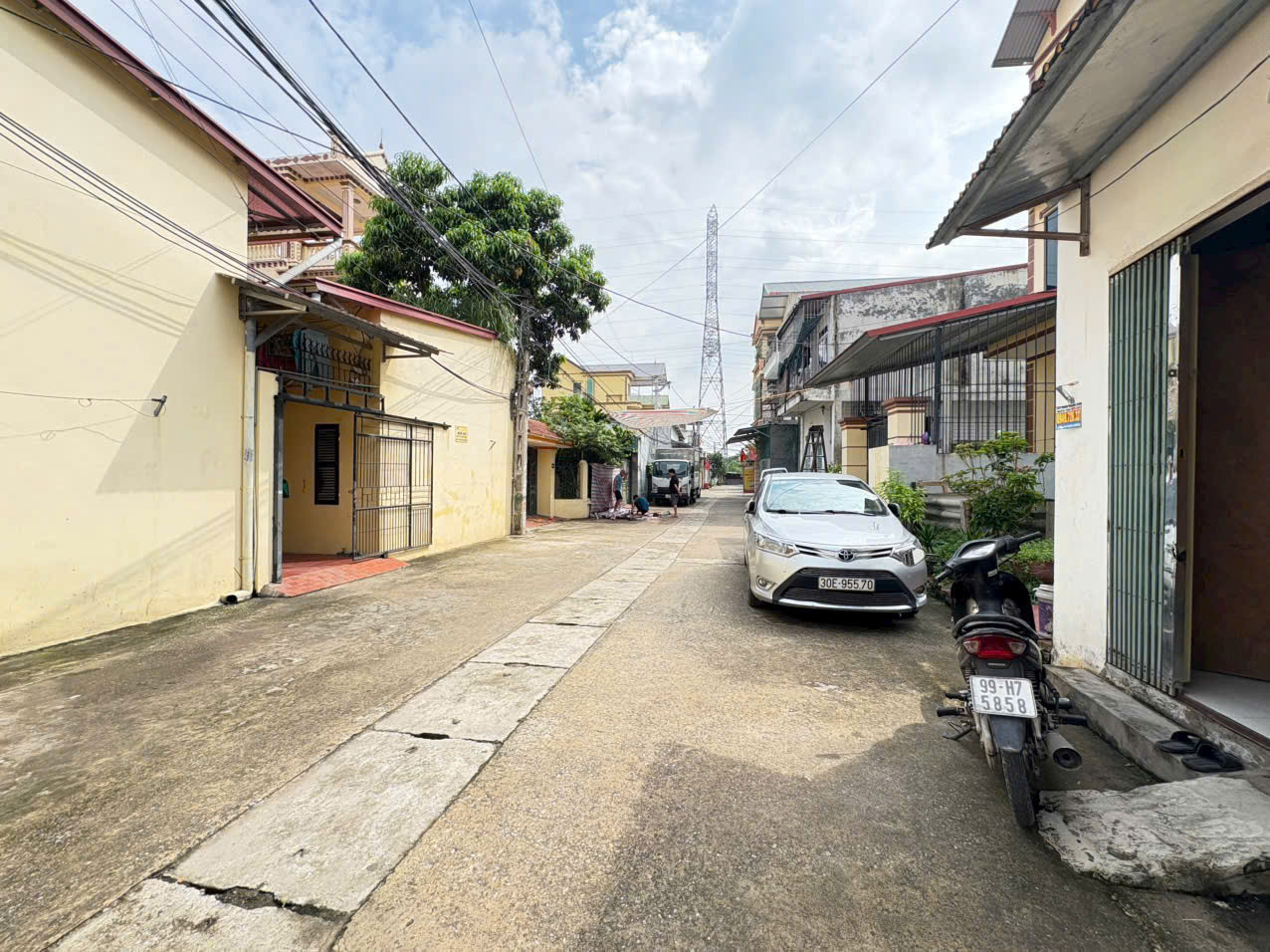 BÁN ĐẤT TẶNG NHÀ SẴN DÒNG TIỀN - Ô TÔ TRÁNH - ĐƯỜNG THÔNG RA KHU ĐẤU GIÁ