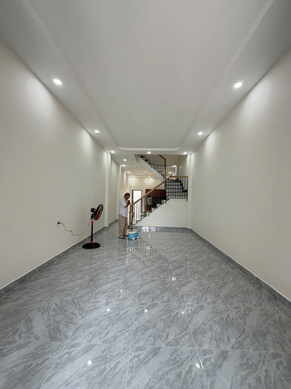 Nhà 2 tầng mới, DT 4m x 21m, MT SinCo tiện ở và KD, gần Khu Tên Lửa, trường học các cấp