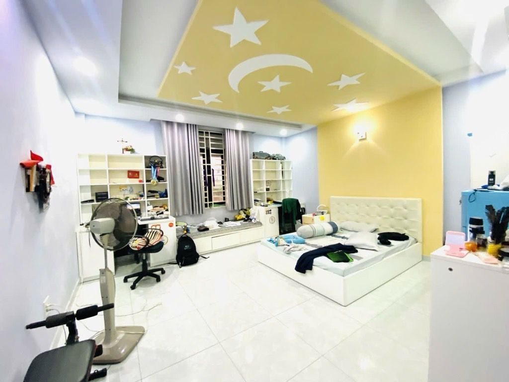 SIÊU PHẨM MẶT TIỀN KD 4 TẦNG,ĐỐI DIỆN VINCOM QUẬN 7 – 130M2 – NGANG 5M - KINH DOANH ĐỈNH