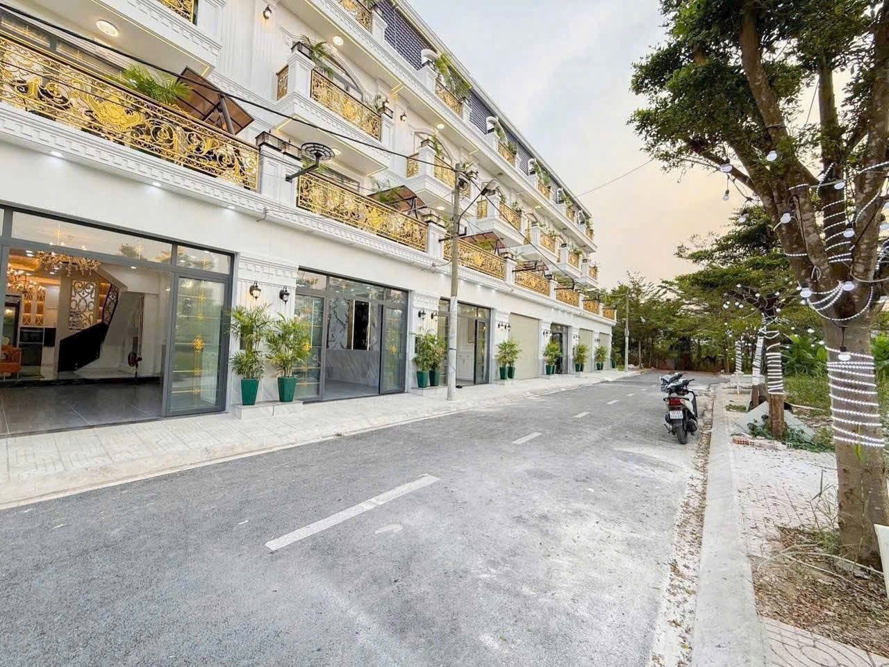NHÀ PHỐ THANG MÁY - KDC ĐÀO TÔNG NGUYÊN THỊ TRẤN NHÀ BÈ