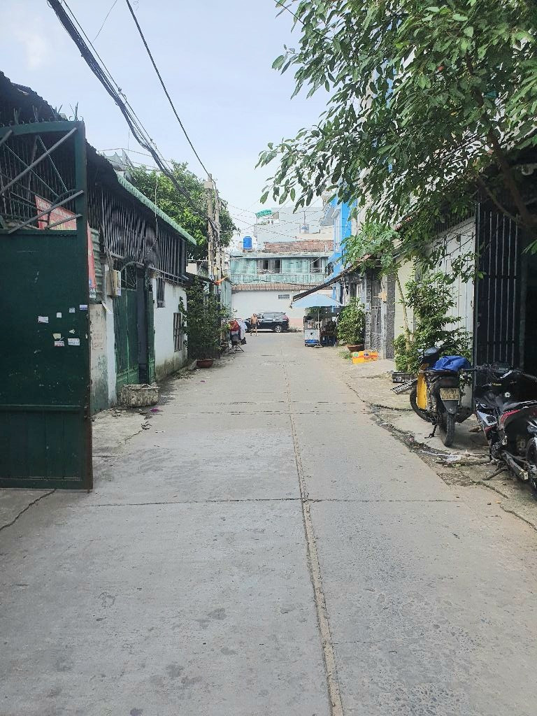 Chỉ 6.5 tỷ - Bán nhà đẹp 3 tầng - 84m2 - 4x21 - Hẻm 6m thông - Ngay Aeon Tân Phú, phường Bình Hưng Hòa