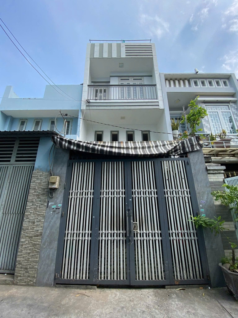 Bán Nhà 4 Tầng 68m², 5PN, 3VS, Giá 6.4 Tỷ, Đường Số 12, Bình Hưng Hoà A, BT