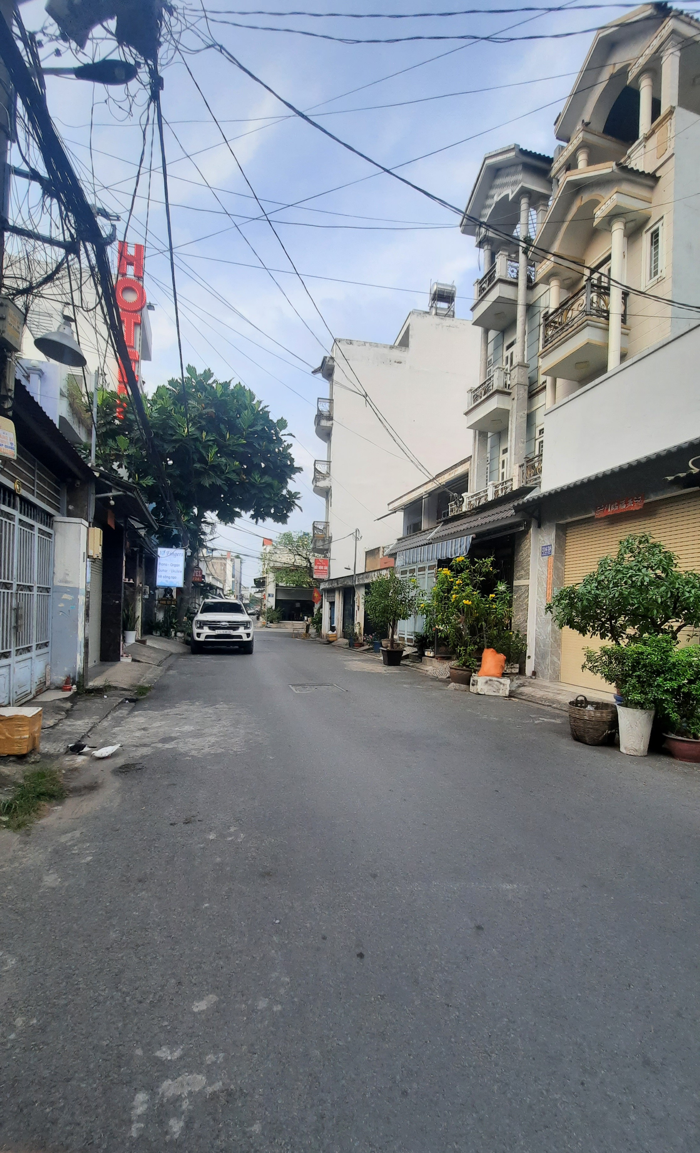 Bán nhà hẻm ô tô ra Lê Văn Quới, Bình Tân, ngang 8.5m, 2 tầng.