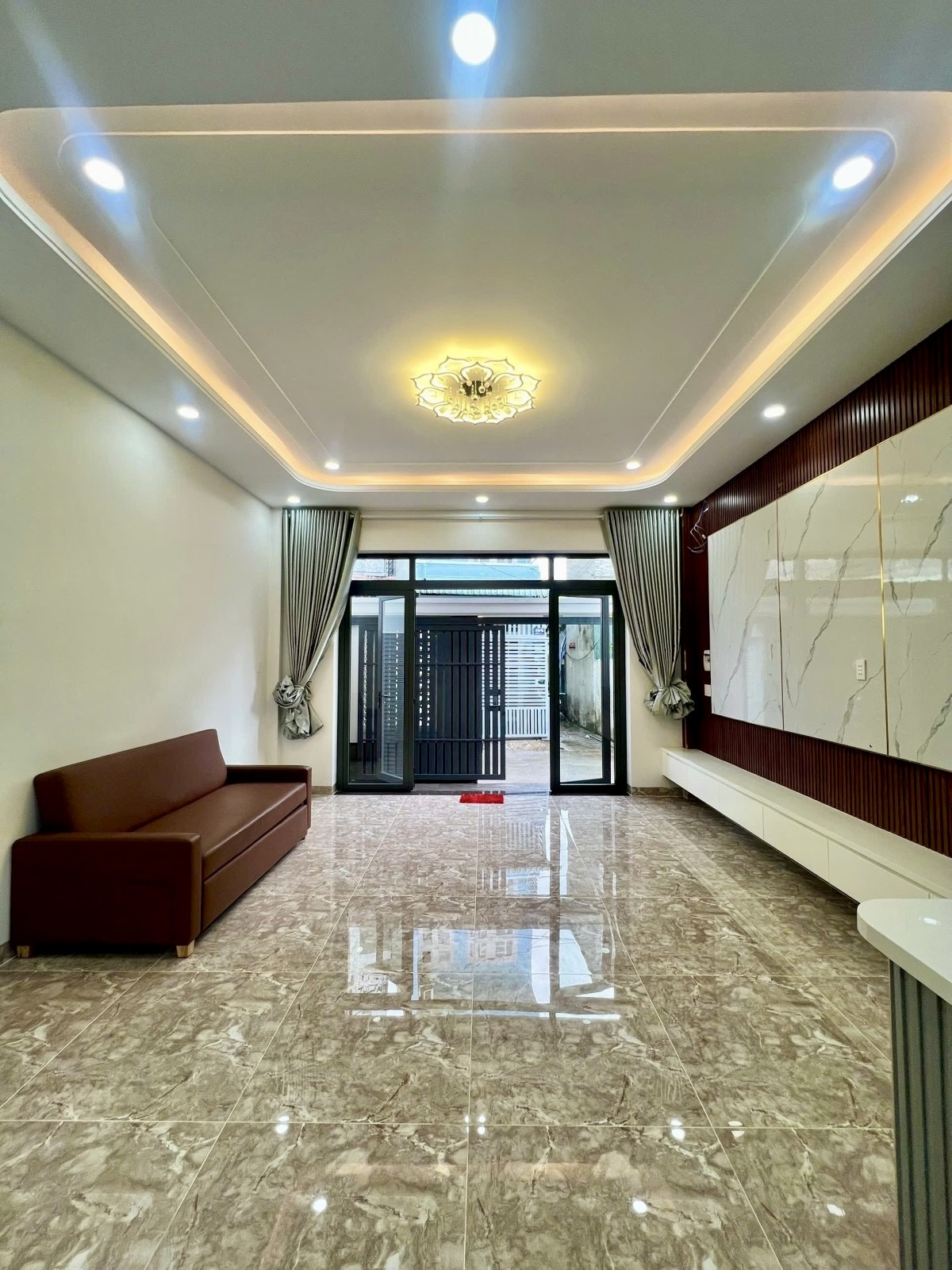 🚗 BÁN NHÀ 3 TẦNG - 76M2( 5*15), HOÀN CÔNG - NHÀ ĐẸP NỘI THẤT CAO CẤP - HẺM XE HƠI - TT TĂNG NHƠN PHÚ A, THỦ ĐỨC.